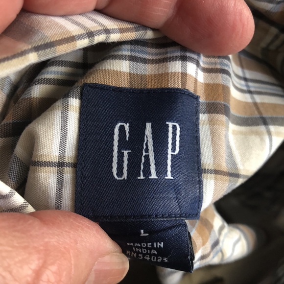 GAP Men’s Button Down Bundle of 2 Shirts - Picture 9 of 9